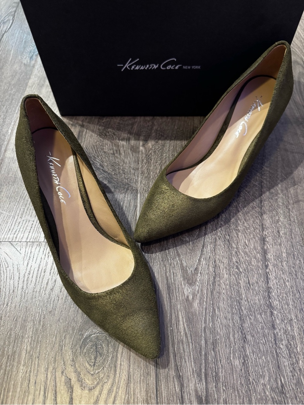 Kenneth Cole Olive Green Suede Pointed Toe Pumps size 8.5 women mirror me